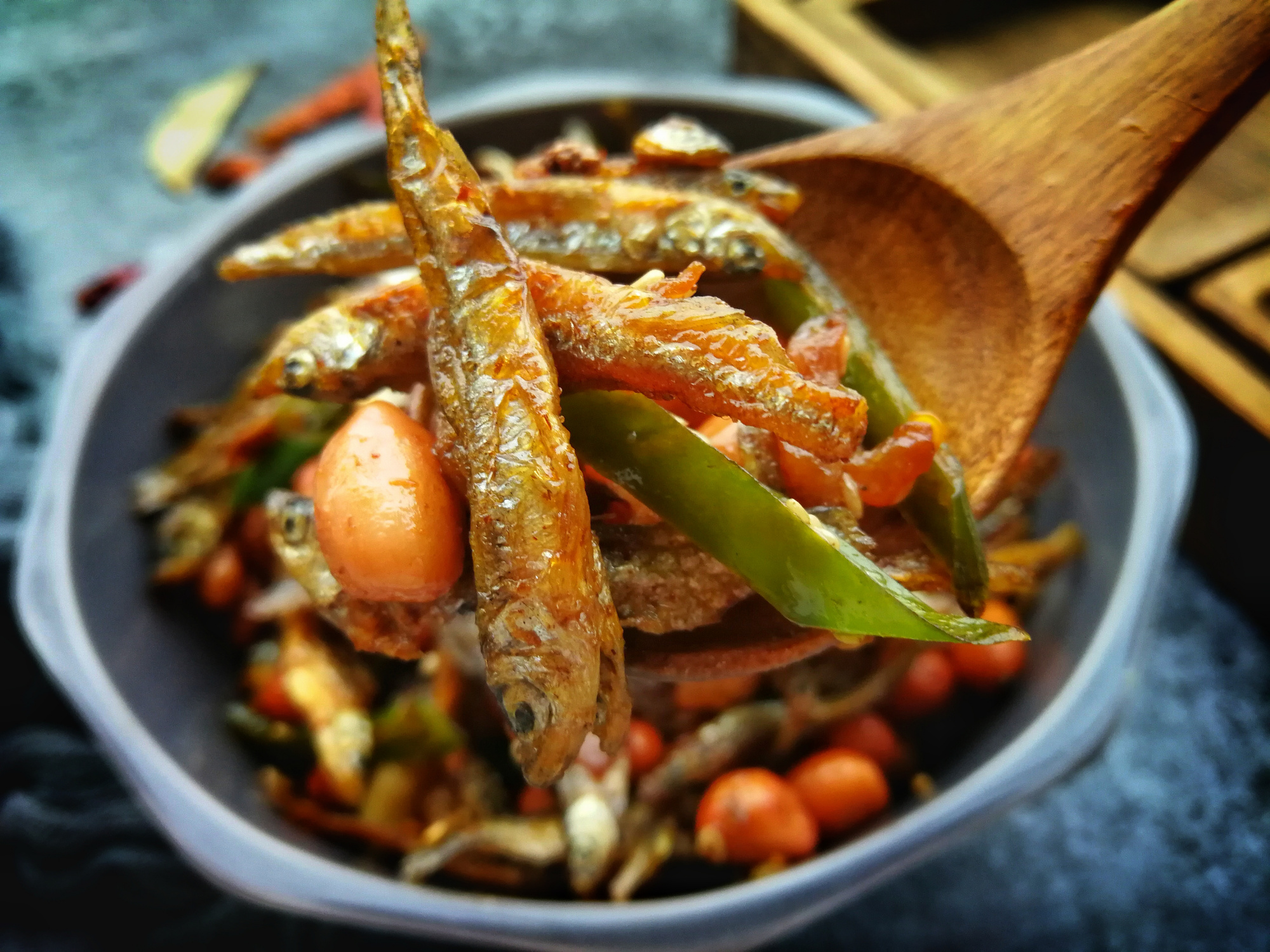 小鱼干最好吃的做法,香辣开胃,下酒下饭,老公说:吃完再炒