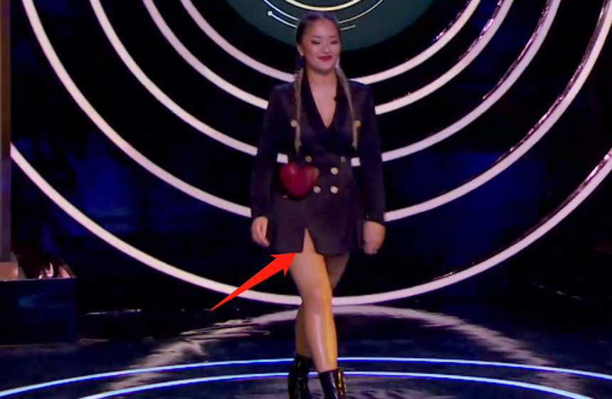 王菊穿超短裙上《吐槽大会》,起身的那一瞬间,周围嘉宾无人敢看