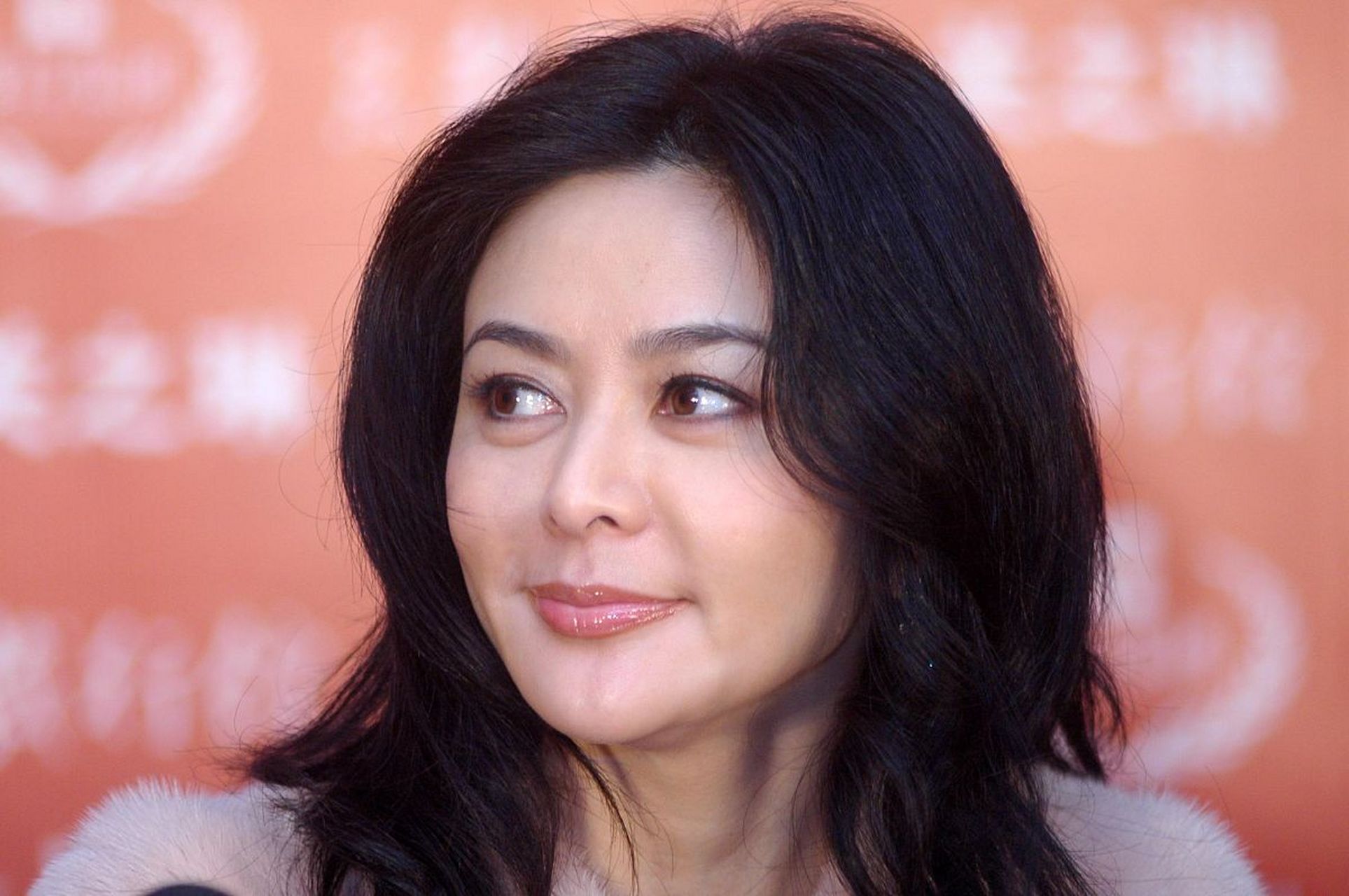 关之琳:香江第一美人,19岁结婚,20岁离婚,38年爱6个顶级富豪  关之琳