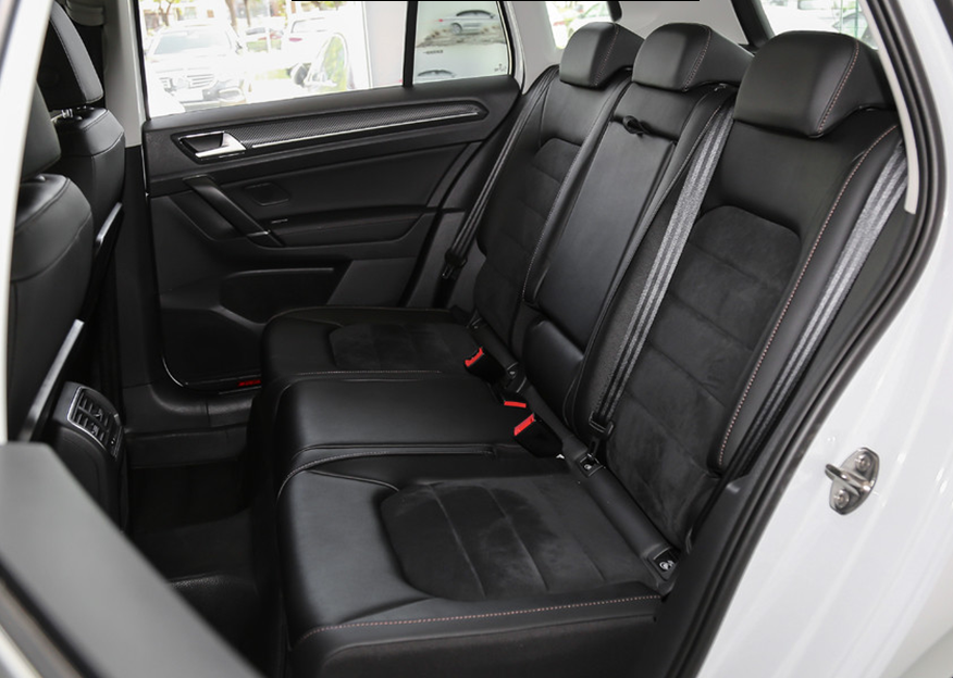 可以说非常用心的做了这台车的内装,几乎无可挑剔.