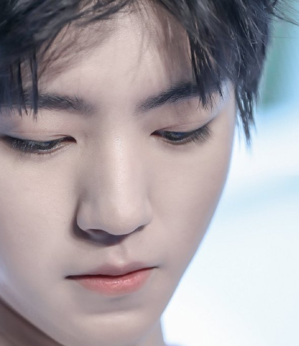 有种"睫毛精"叫王俊凯,看到他的睫毛,网友:能荡秋千了