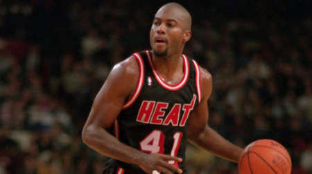 24年前的今天:格伦-莱斯代表热火出战砍下56分