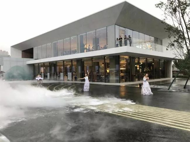 18万达公园one营销中心惊艳亮相