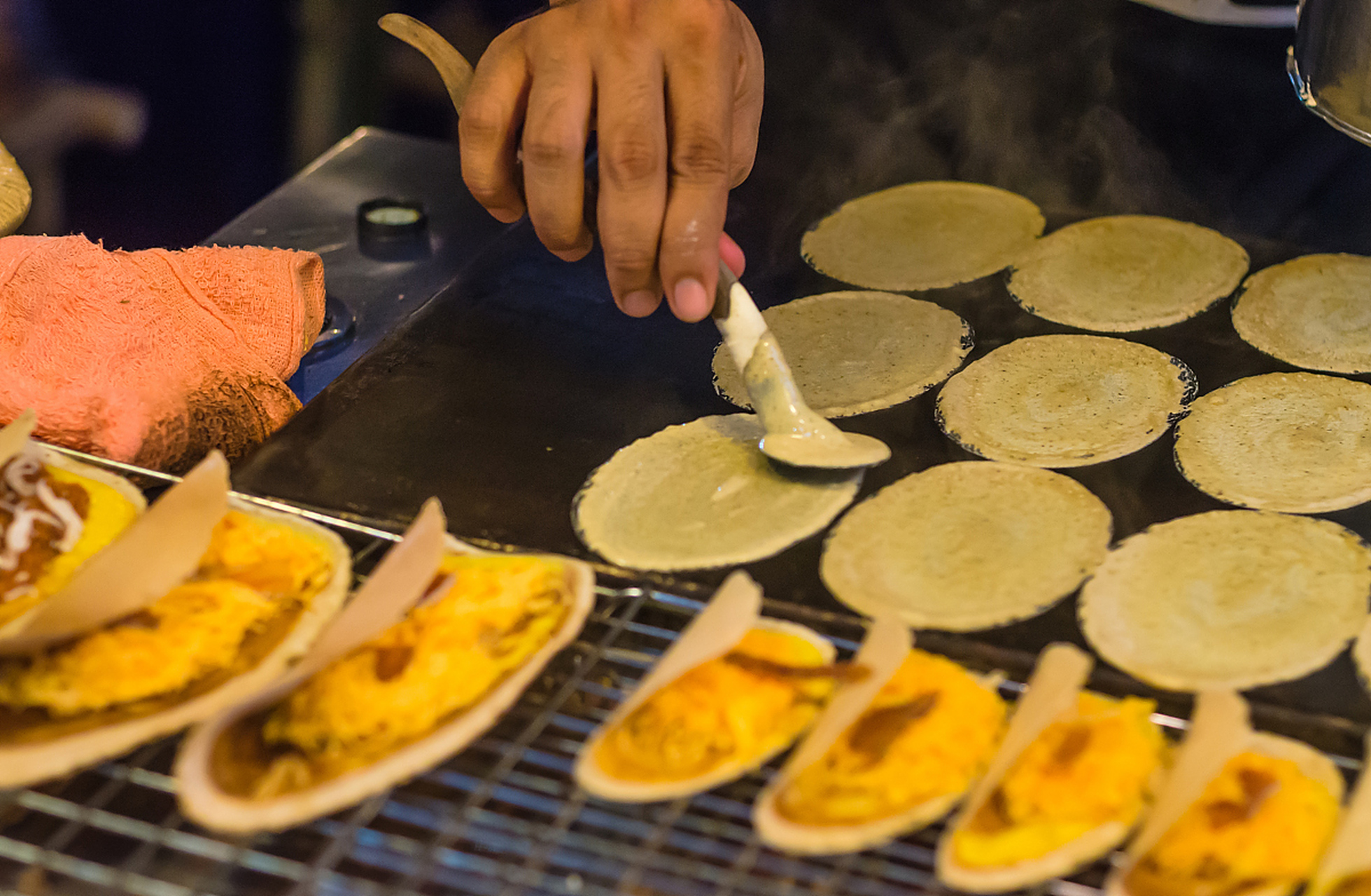 这次我带着大发现,要和你们分享成都的隐藏美食——蛋烘糕!