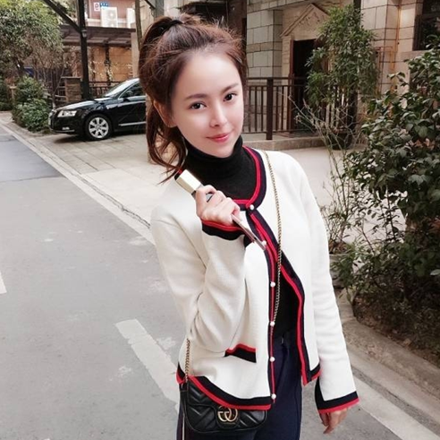 除了徐娇,还有一位女孩在《长江七号》中演男生,现在是大姑娘了