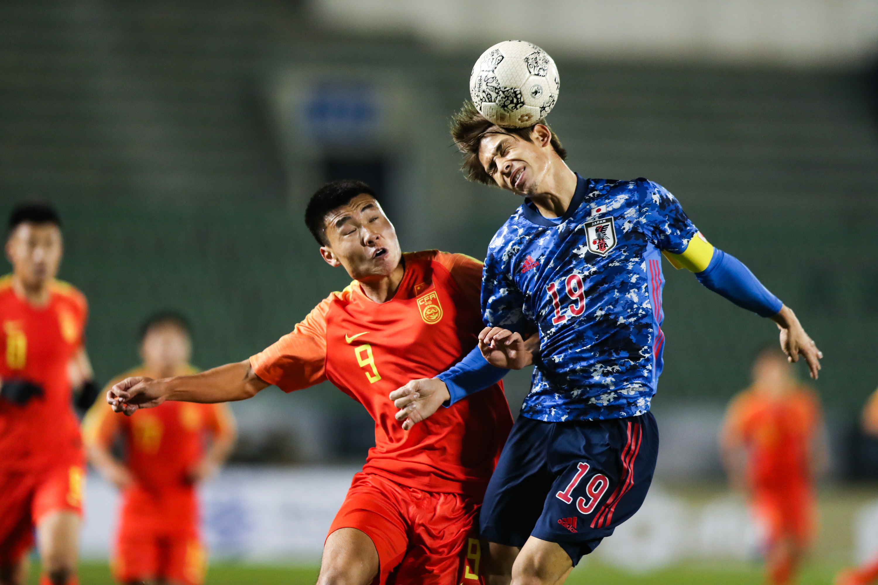 足球——东亚杯:中国国家男子足球选拔队对阵日本男足