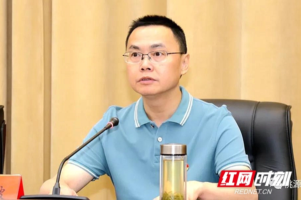 桃源县委书记周代惠为县委常委班子"不忘初心,牢记使命"主题教育读书