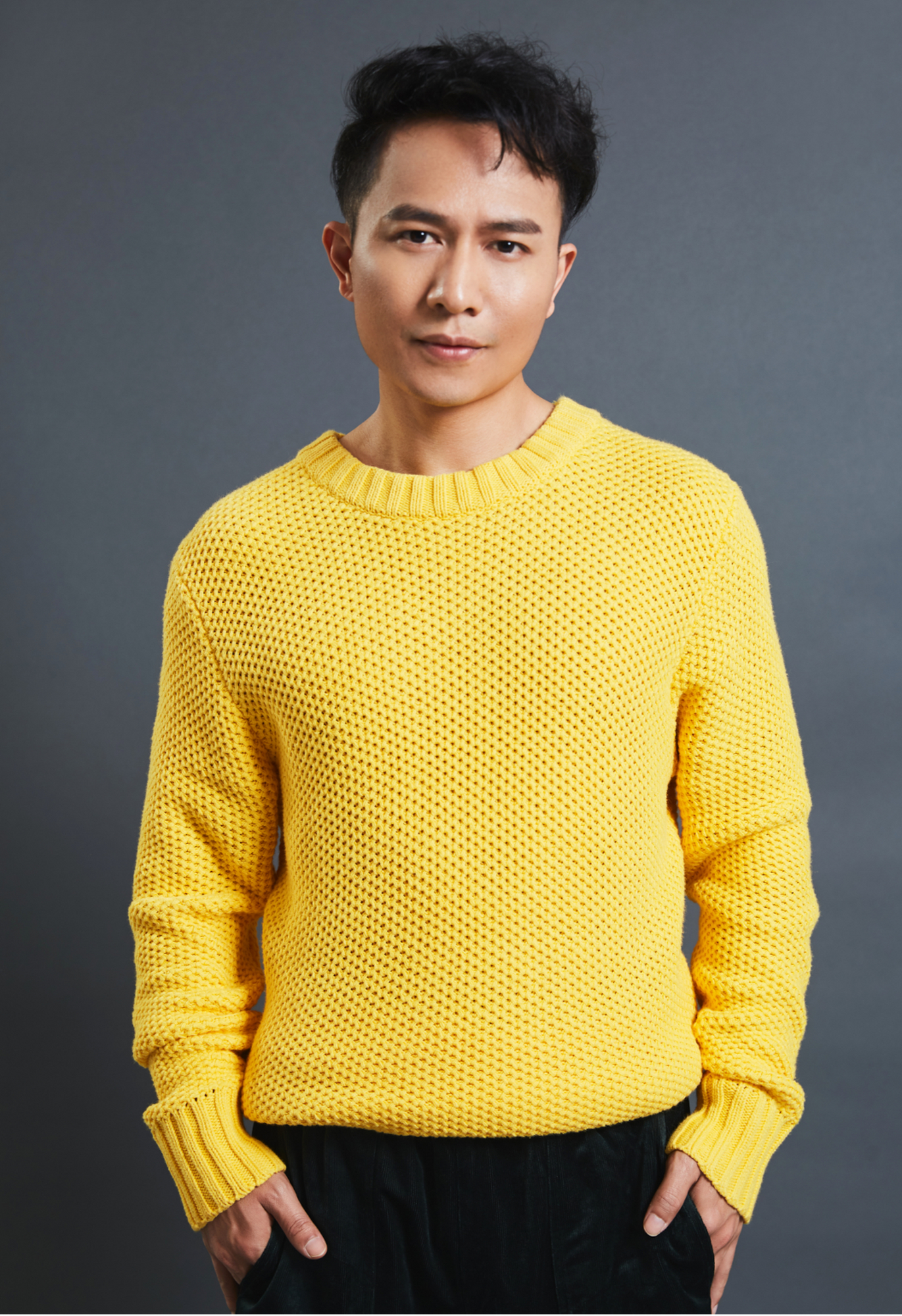 欢子生日粉丝齐送惊喜 亮黄毛衣为初秋添彩