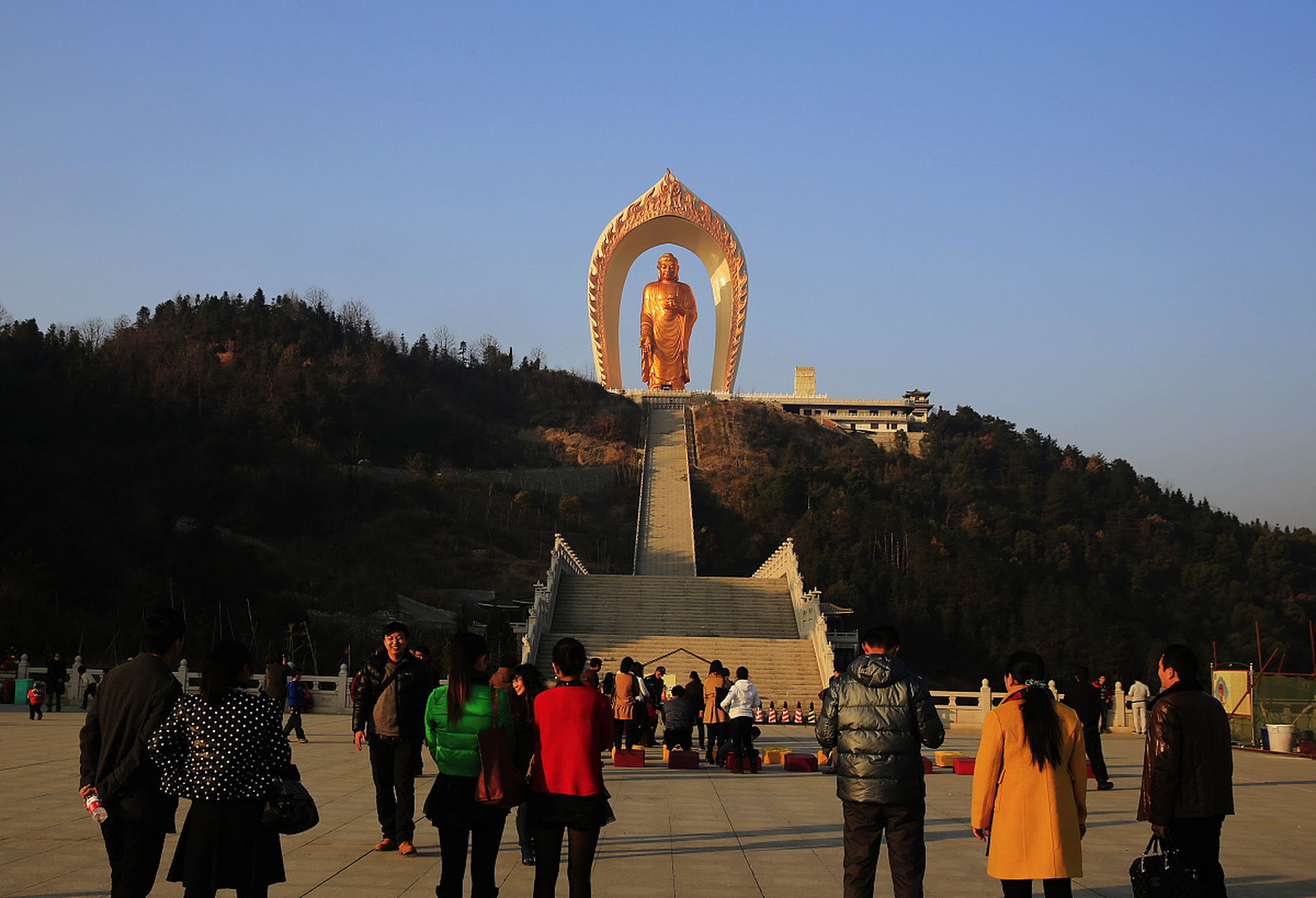 沩山大佛,又被称为"毗卢遮那佛",是位于中国湖南省宁乡市的一尊大 ..