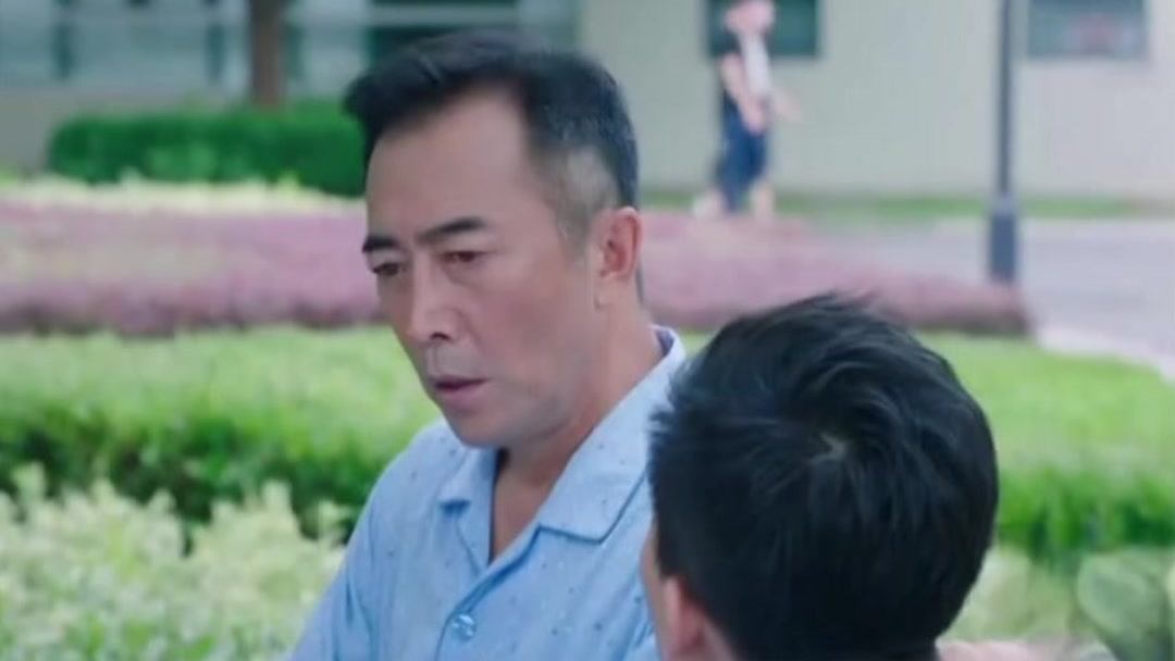《鳄鱼与牙签鸟》高木看推着高父散心 谁知高父突然发怒大吼