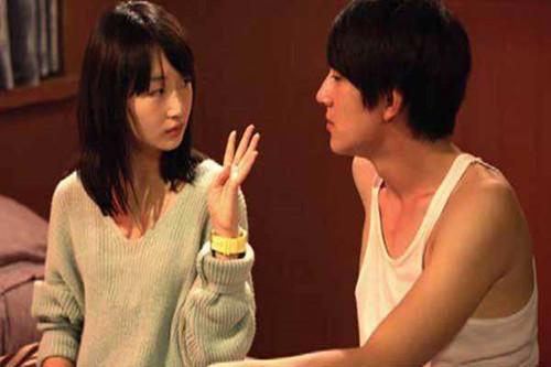 表妹天天来我这煲剧,不久发现怀孕,姑要我娶她,我喜欢,但不依