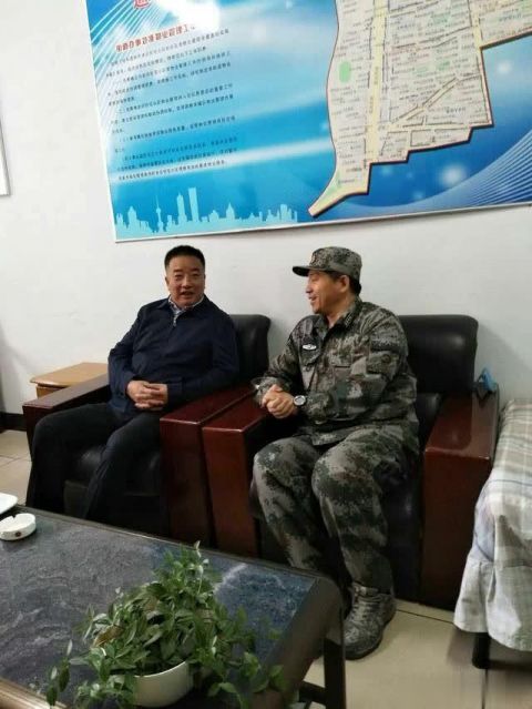 呼和浩特警备区司令员一行深入通道街办事处 检查指导基层人武部建设