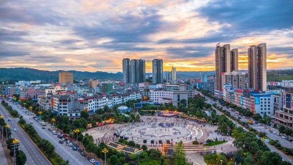 兴仁市原名新城县,1914年因与直隶,吉林等省新城县重名,更名兴仁县,因