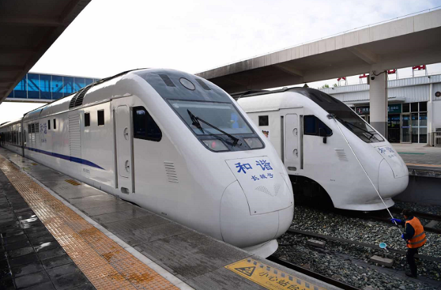 一路美景!市郊铁路怀密线全线贯通 首趟列车今早开出!