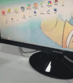 搞笑gif图:这是转到谁,谁倒霉啊,这个游戏就只能看