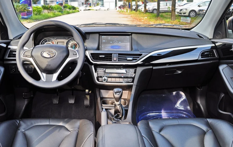 东南汽车-v5 plus,外观充满活力的气息,内饰配置丰富!