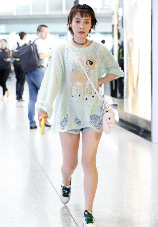 吴昕把手链当项链戴,还有这种操作,网友:也不怕勒?