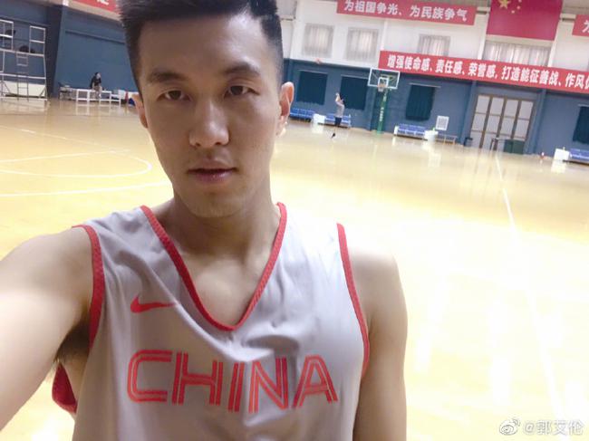 男人的友情!郭艾伦晒训练照,与林书豪互动:哥,加入试试?