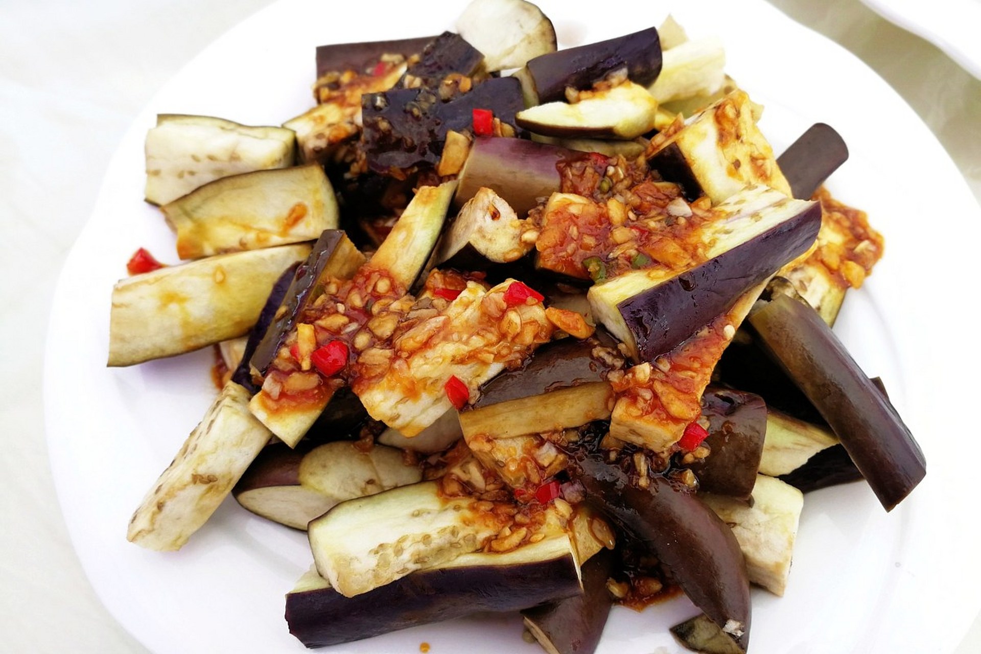 凉拌茄子条:让味蕾与心情一起飞扬 95  第一步:准备材料 97  茄子