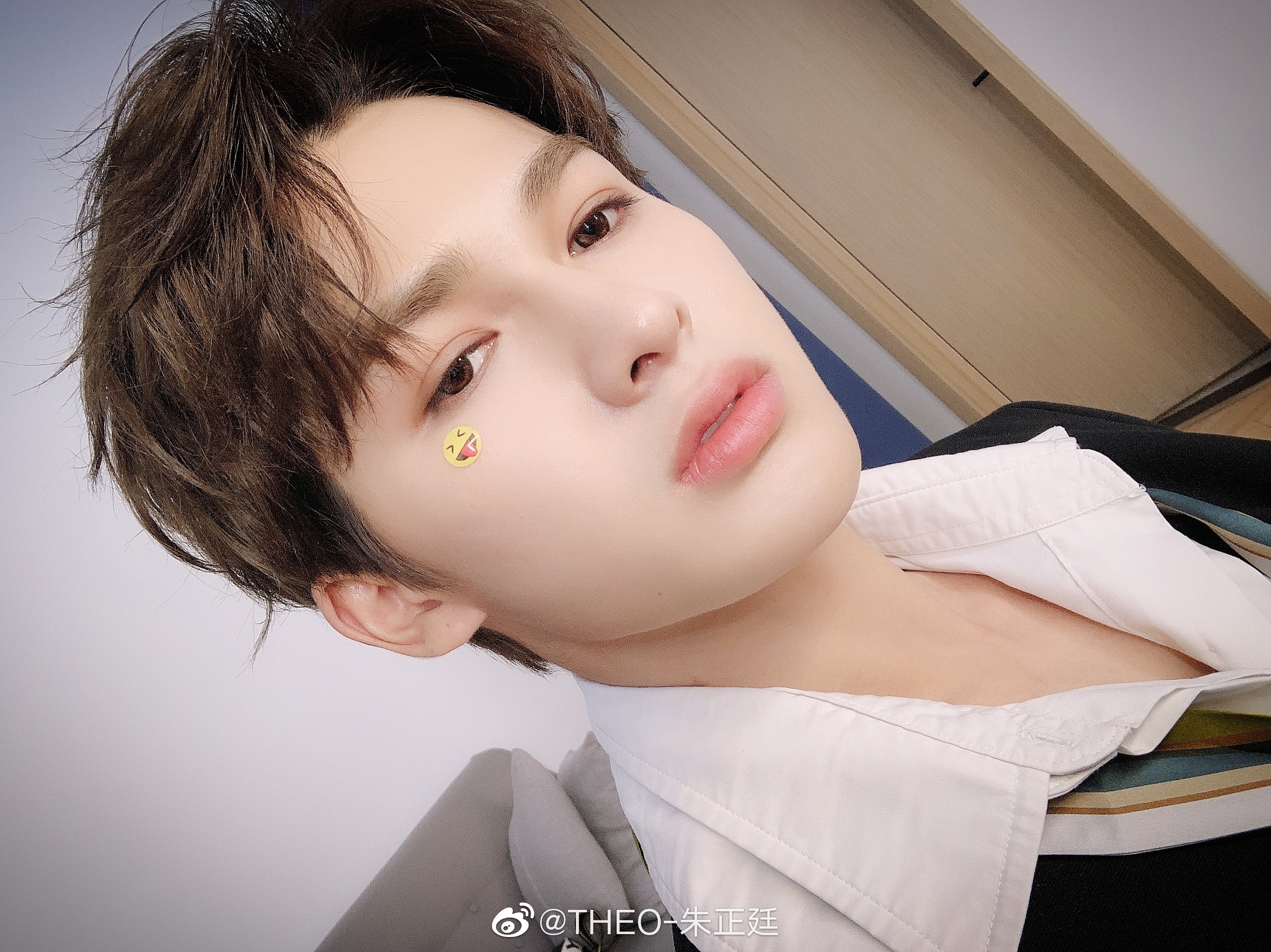 朱正廷微博,ins同步营业 今天也用绝世美貌杀人啦!