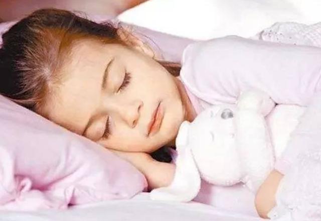 玩具碎成渣也不扔,孩子"恋物情结"严重,背后的原因让人心疼