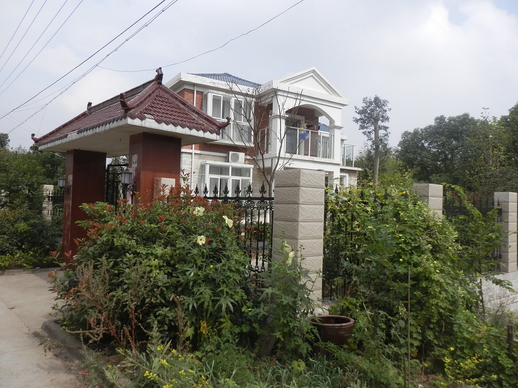 城里买房,乡里建房,已经成了农村富人的标配