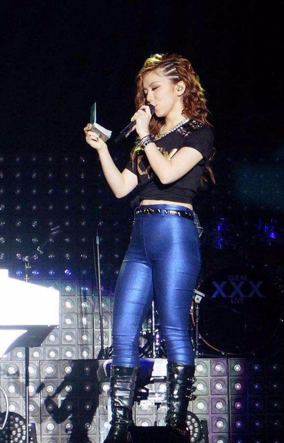 原来当年邓紫棋不是穿了皮裤显胖,没有瘦下来的时候穿什么都显胖