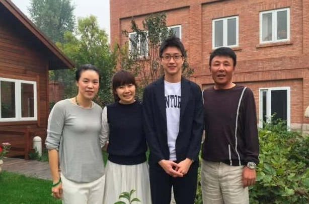 王楠接机暴露家底,老公郭斌为房地产大亨!