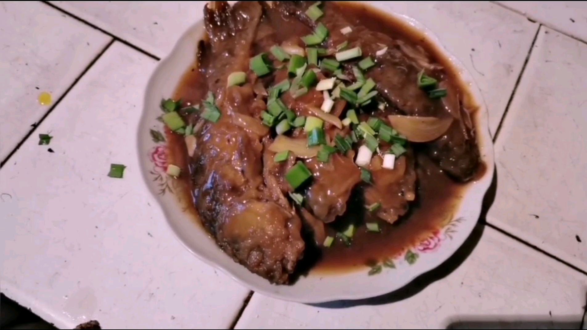 鲫鱼新吃法,稻田里钓的土鲫鱼,做个糖醋鲫鱼味道真巴适