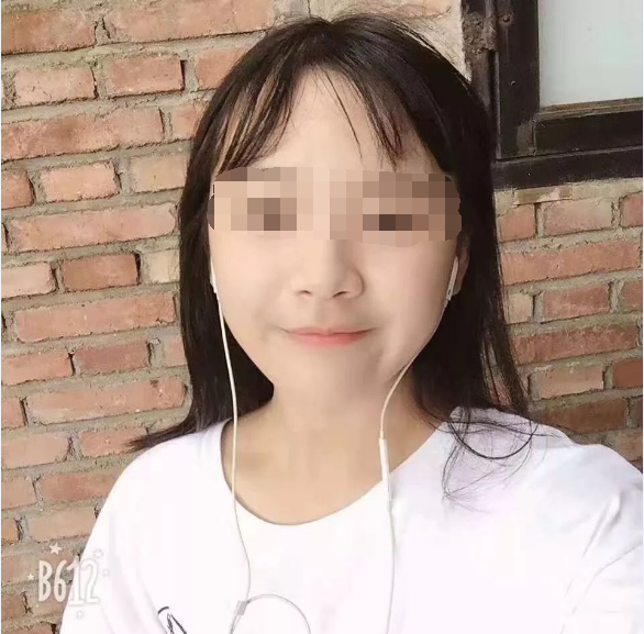 17岁花季少女倒在公交车下,公交公司:公交行车仪已损坏