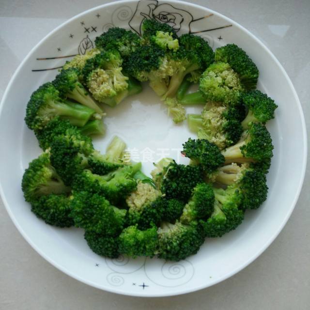 西兰花杏鲍菇拼盘,健康又美味,好看又好吃,做法简单,全家都爱吃