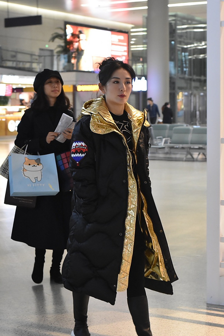 性感火辣美女# 谢娜#谢娜工作室道歉# #张杰谢娜随行助理打路人手机