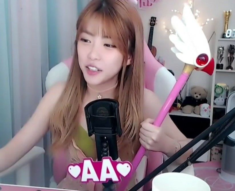 超管十分钟警告三次?周淑怡在线展示真仙女棒,还原经典名场面!