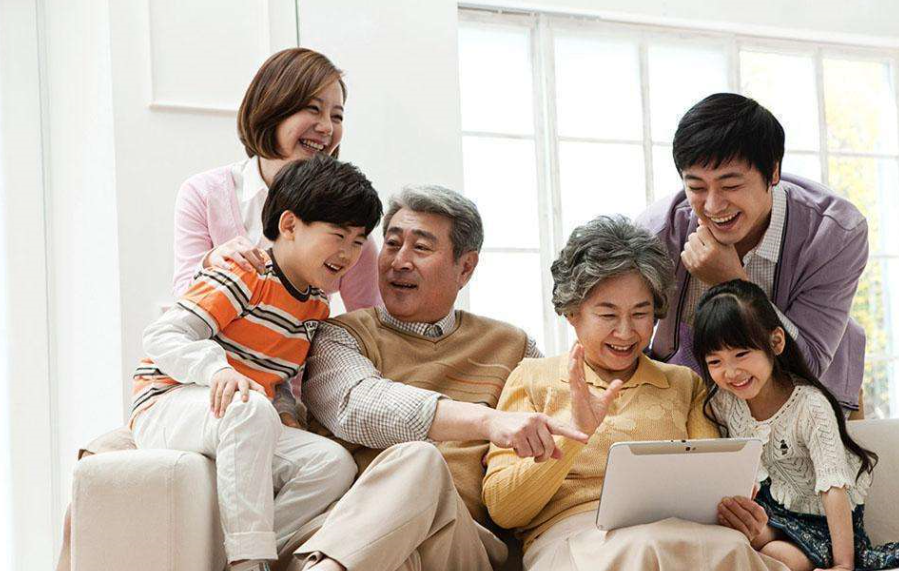 老人带孩子好处多,其中这几点,父母未必能做到!