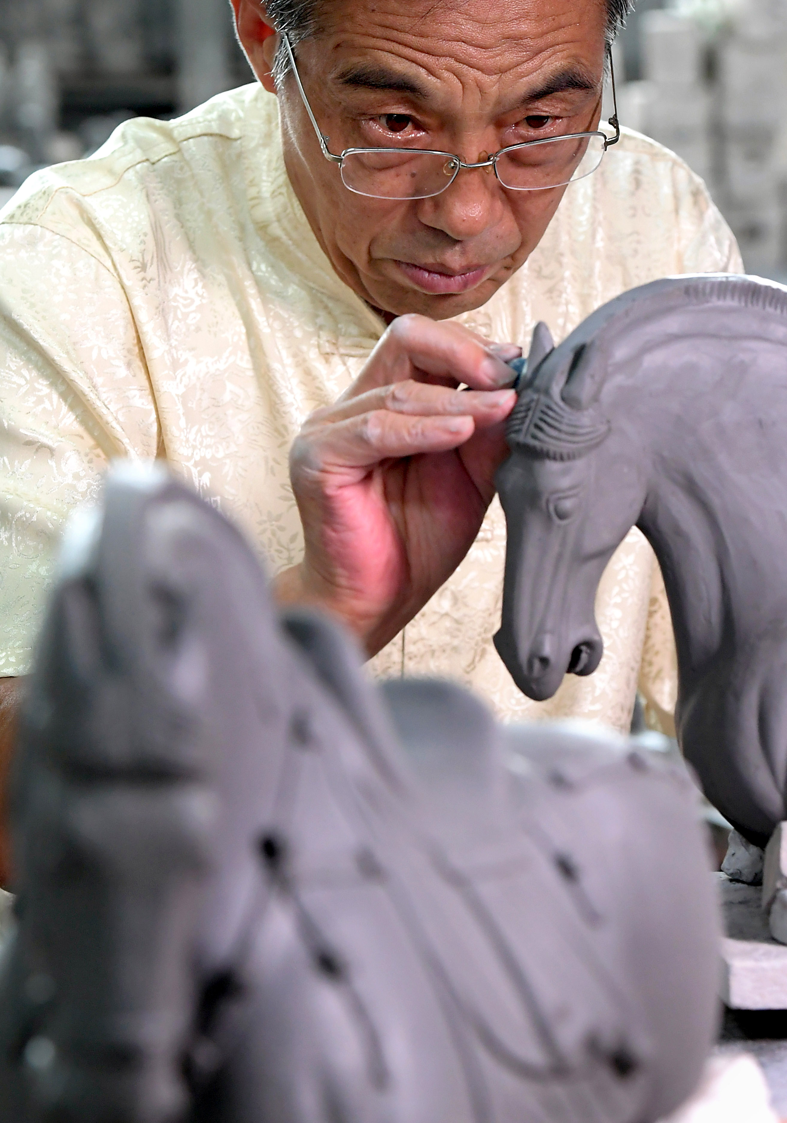 高水旺:巧手匠心"复活"唐三彩传统烧制技艺