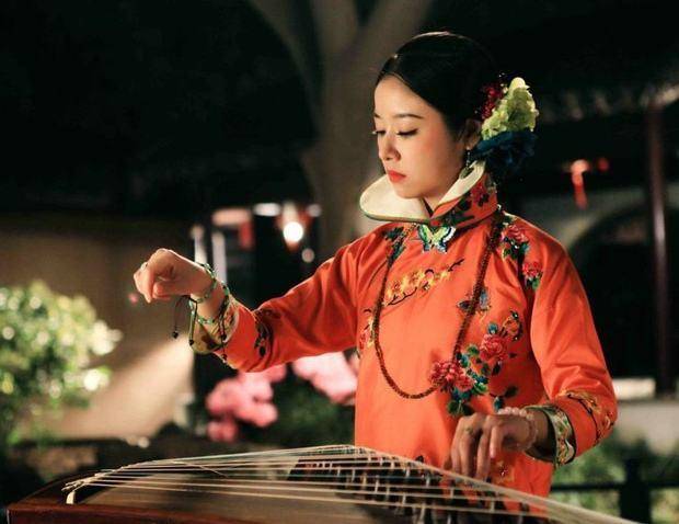 温婉如玉甜美可人,独立知性女强人,耀眼光辉充满正能量!