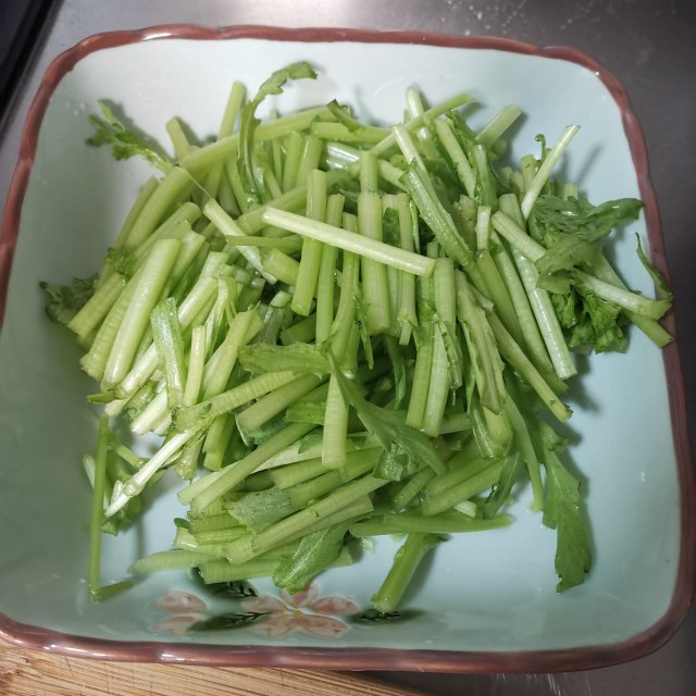 清炒茼蒿菜,十分鐘快手小素菜