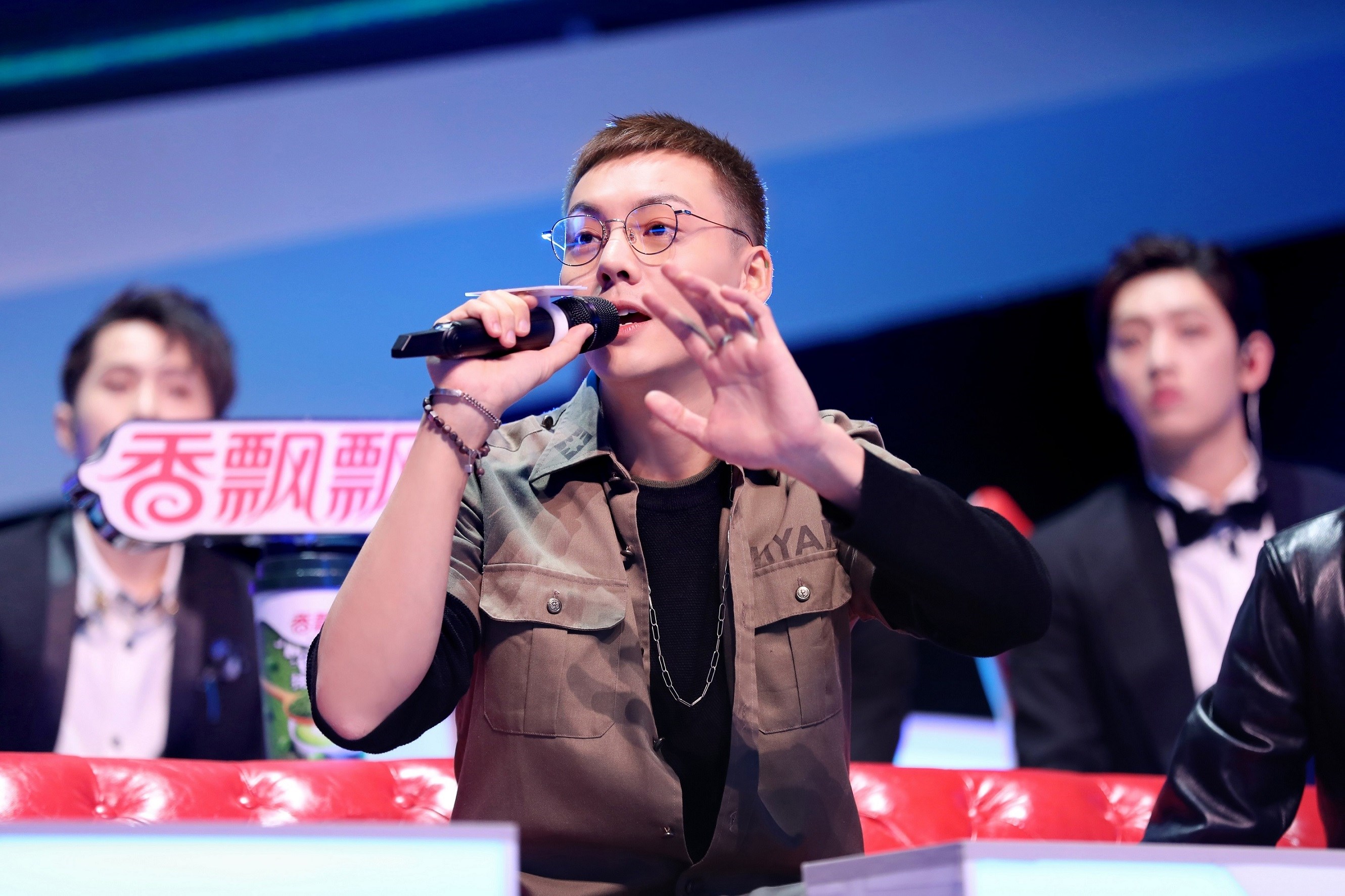 陈伟霆《下一站传奇》转行做"发型师" 安排队员上演"偶像剧"