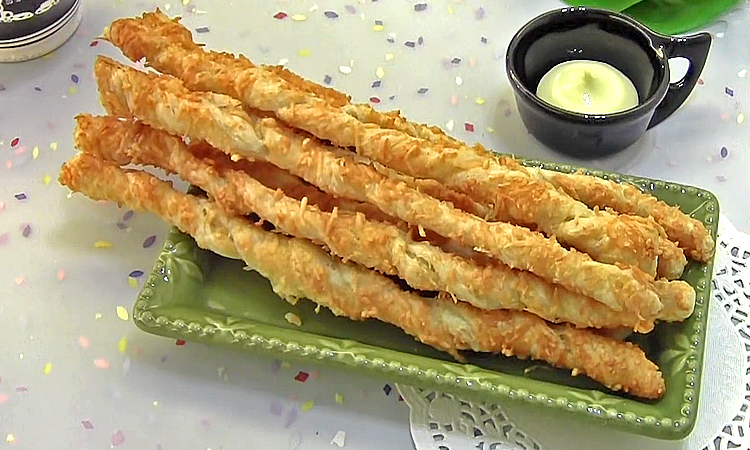 奶酪麻花你吃过么?仅仅需要4种食材,味道鲜美,易于制作