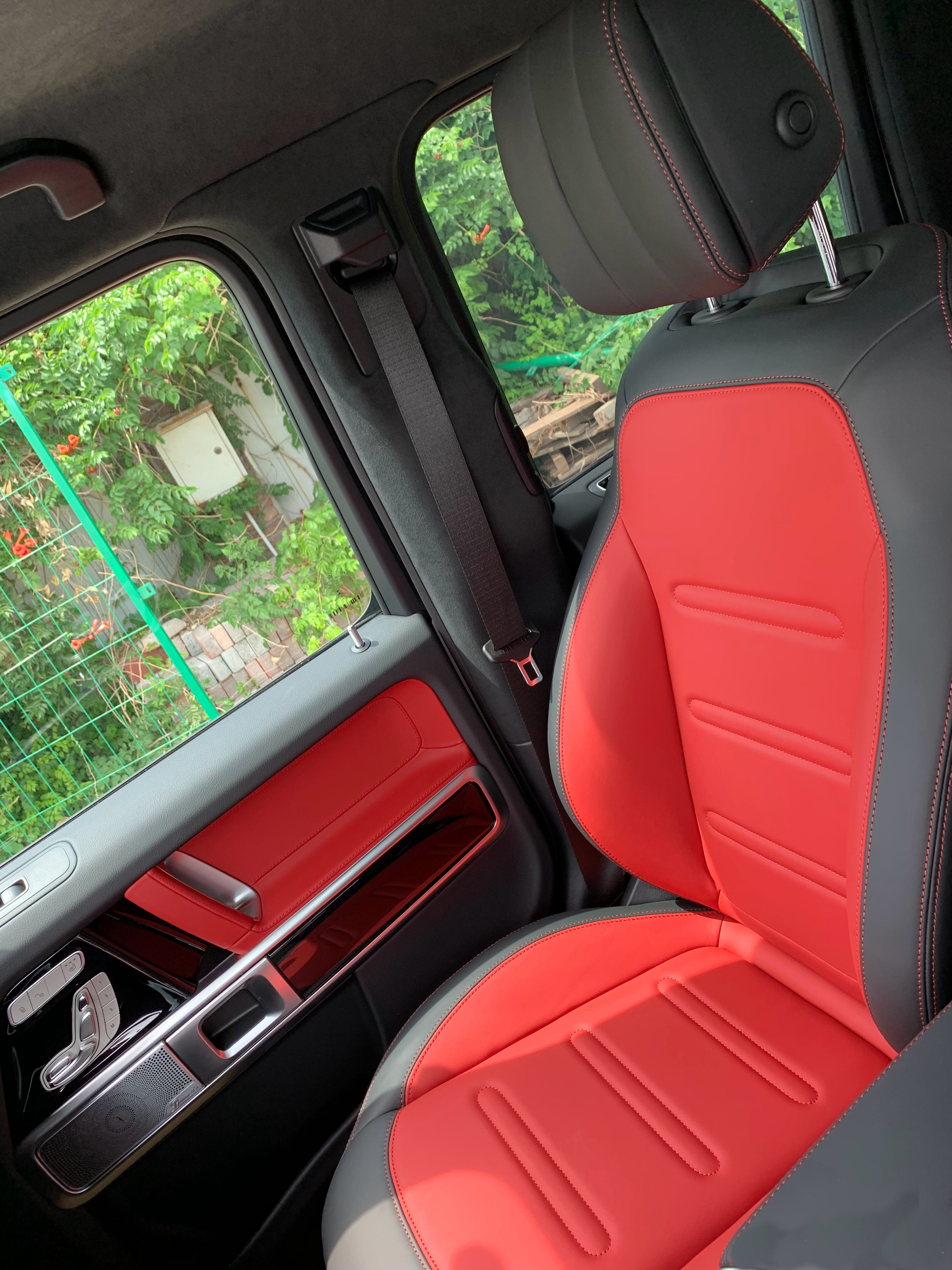 奔驰全新大g前排座椅