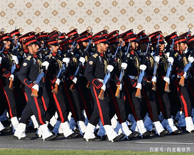 此国崇拜中国阅兵仪式,士兵走中式正步,出场一律喊中文口号 此国崇拜中国阅兵仪式,士兵走中式正步,出场一律喊中文口号