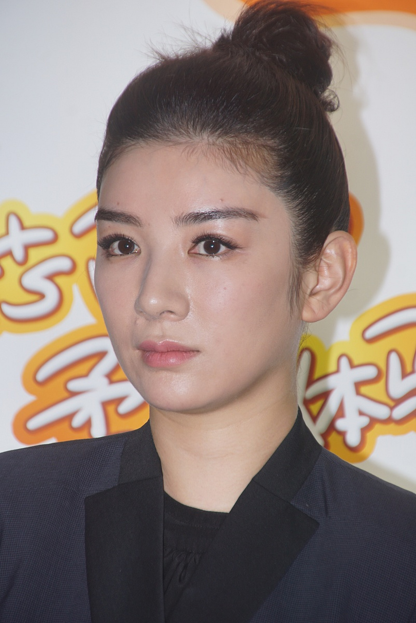 黄奕晒46岁生日照,用46个字慨叹机遇越来越少  #黄奕# #百家新收益