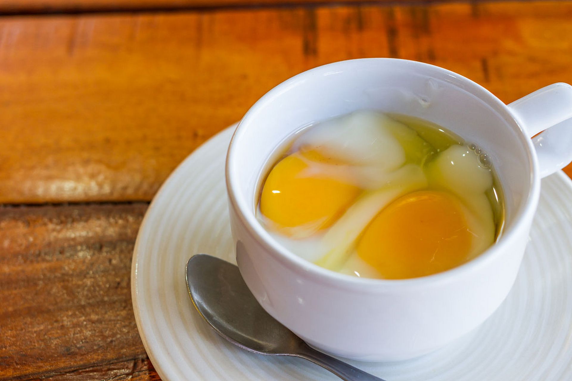 鸡蛋茶的功效与作用,鸡蛋茶的做法 鸡蛋茶又称作早餐茶,是将鸡蛋,糖或