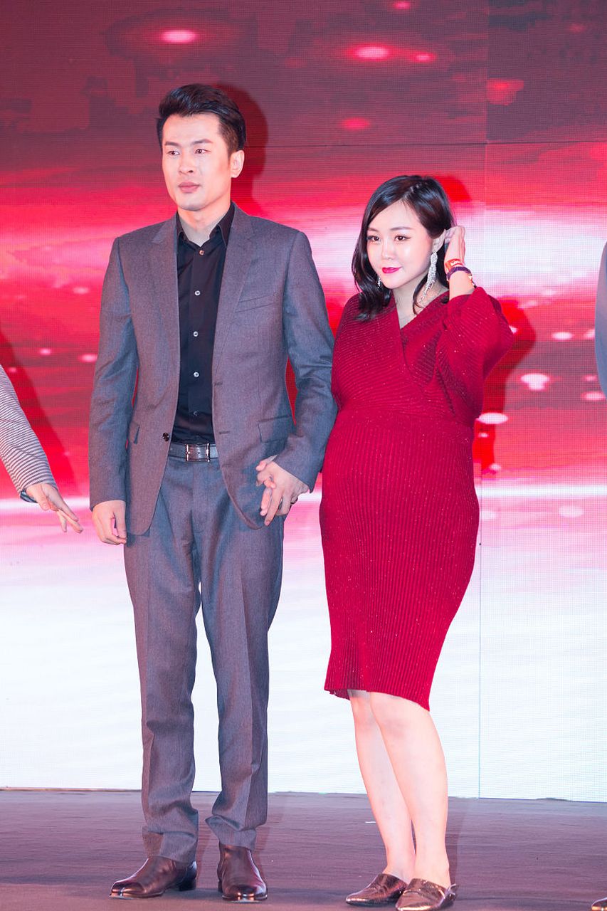 2019 年,直播网红辛巴和初瑞雪结婚,斥资 7000w 请了 40 多位明星演出