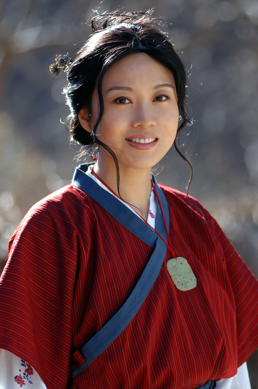 2004年闫妮接演《武林外传》佟湘玉一角,就在她要爆红的前一年,她的