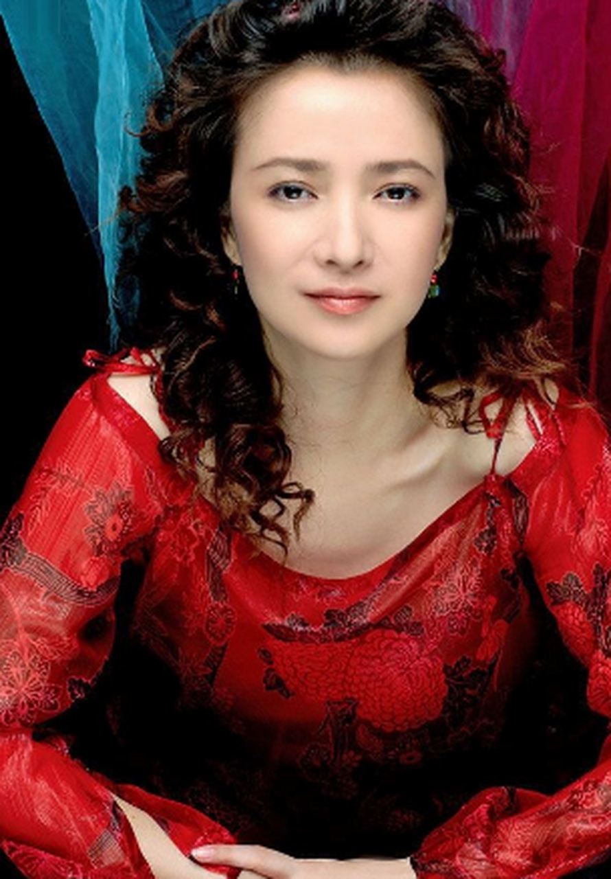 校花#何晴是唯一演遍四大名著的女演员,《水浒传》中演名妓李师师