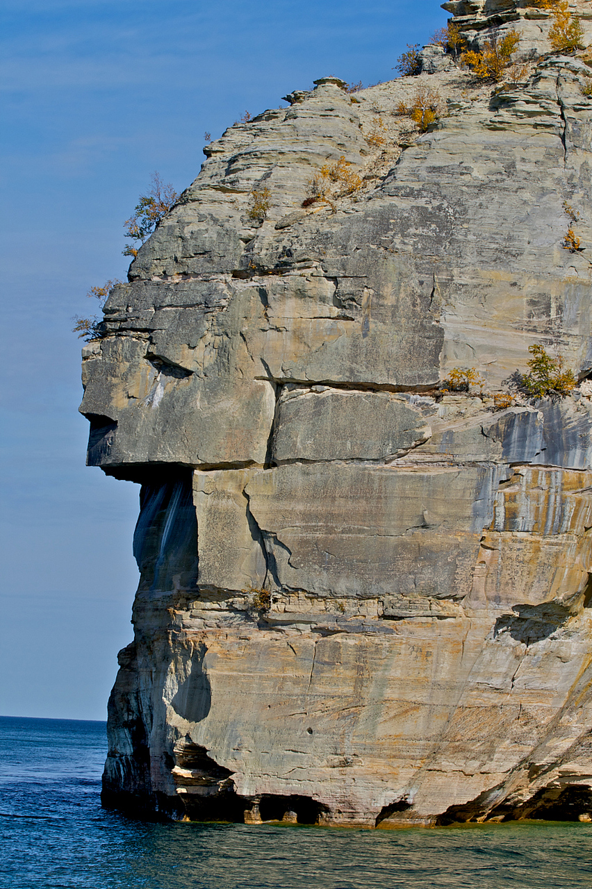 垦丁白沙湾海滩 白沙湾海滩以其细软的白沙滩和清澈的海水而著名,是
