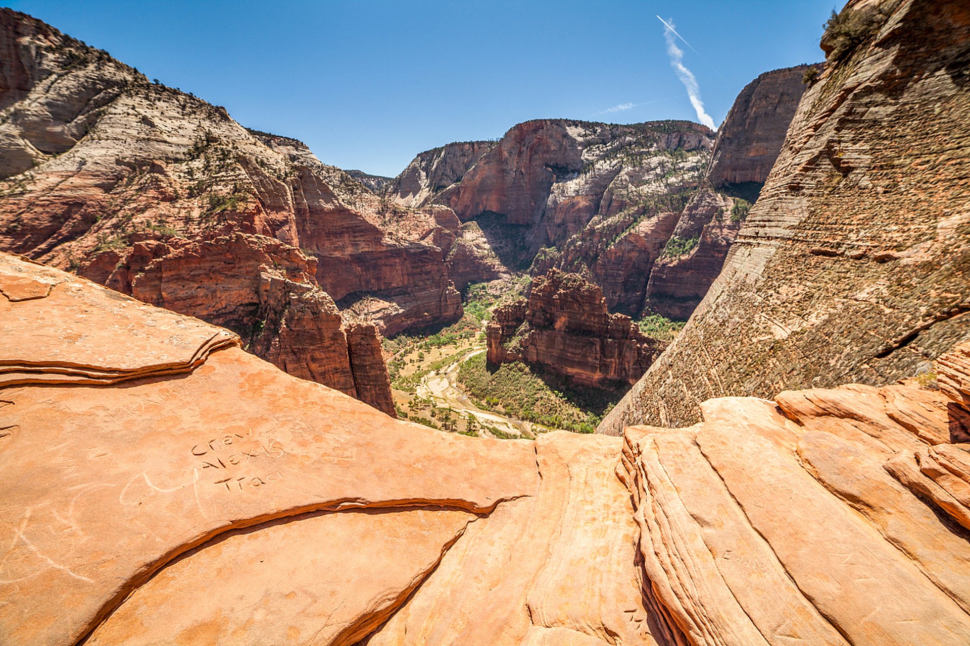 温宿大峡谷位于新疆阿克苏地区温宿县境内,是通往南北天山古代驿路木