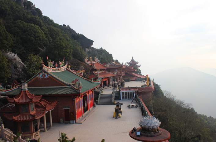 除了泉州仙公山,重庆市万州慈云寺,香火旺盛的知名旅游休闲场所原来