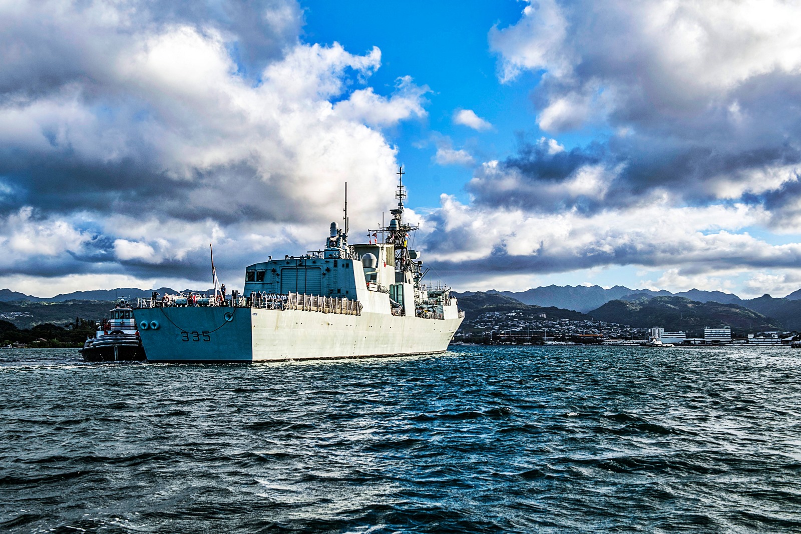 加拿大海军哈利法克斯级护卫舰卡尔加里号离开珍珠港,结束为期5个月的